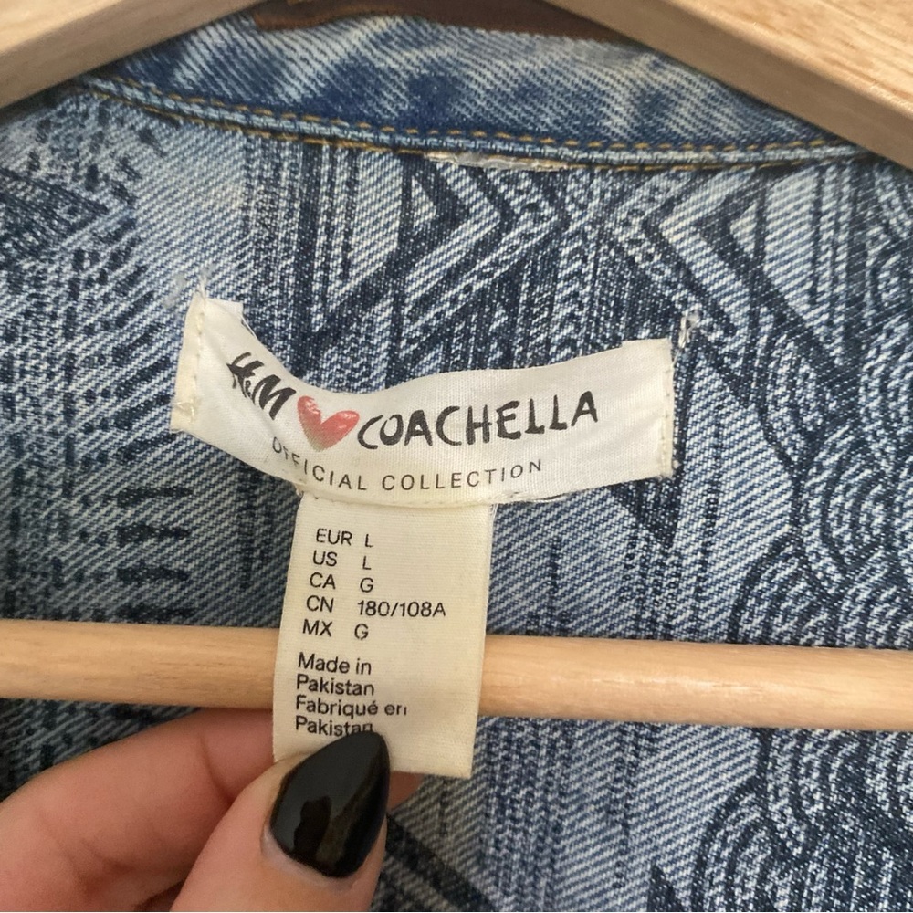 Distressed H&M 2016 Coachella jean jacket - Picture 2 of 9